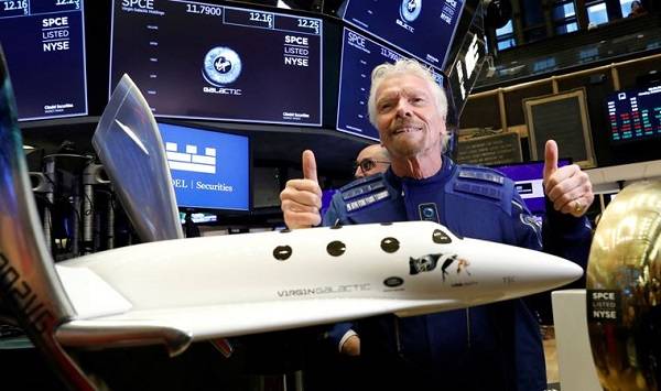İşadamı Richard Branson, Virgin Galactic ile ilk uzay yolculuğunu gerçekleştirdi