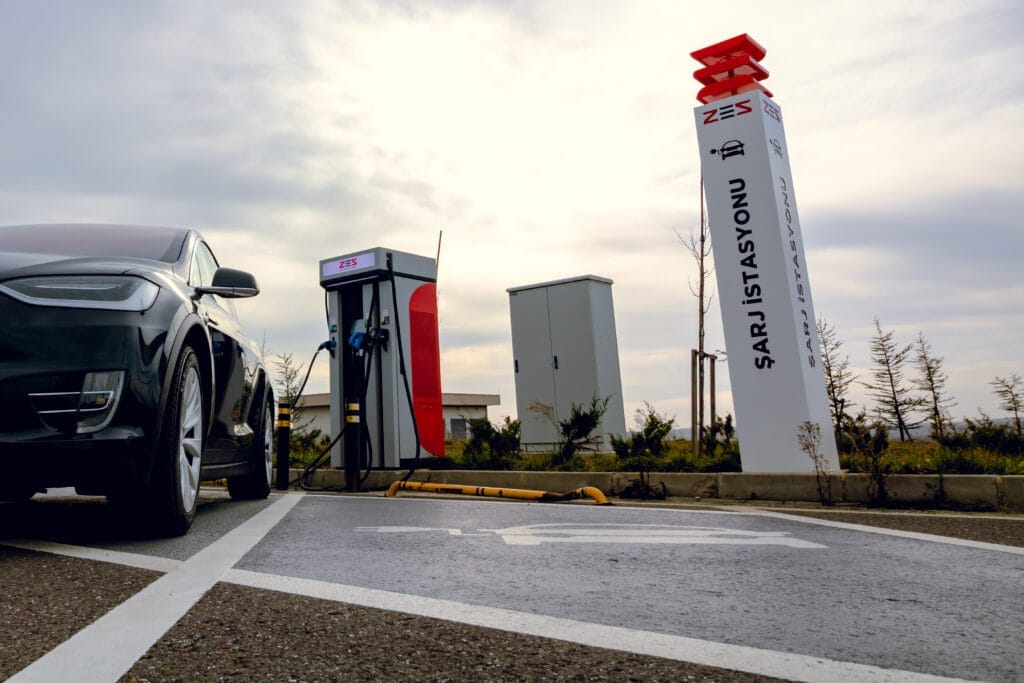 Zorlu Enerji’nin şarj istasyonu markası ZES işletmeci lisansını aldı