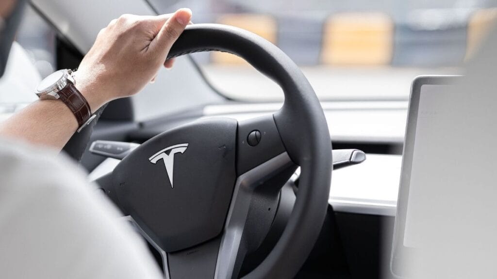 Tesla, satışlarda rekor seviyede düşüş bildirdi