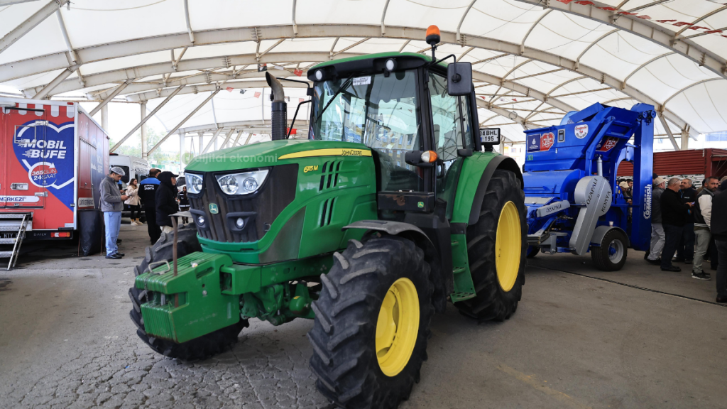 İBB’den çiftçilere 116 ton yem tohumu ve modern hasat makinesi desteği